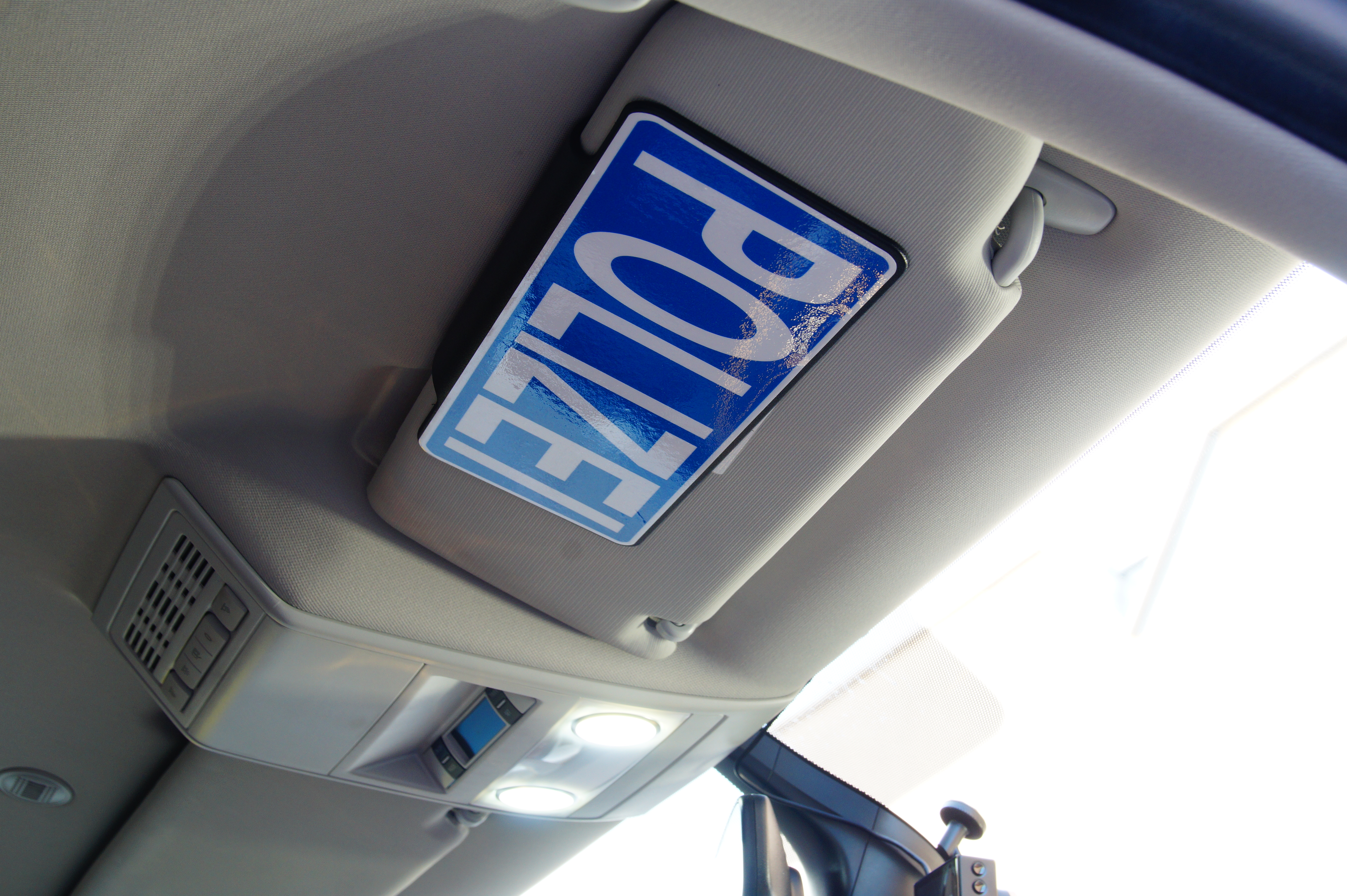 ES-S-Polizei-Sonnenblende-png